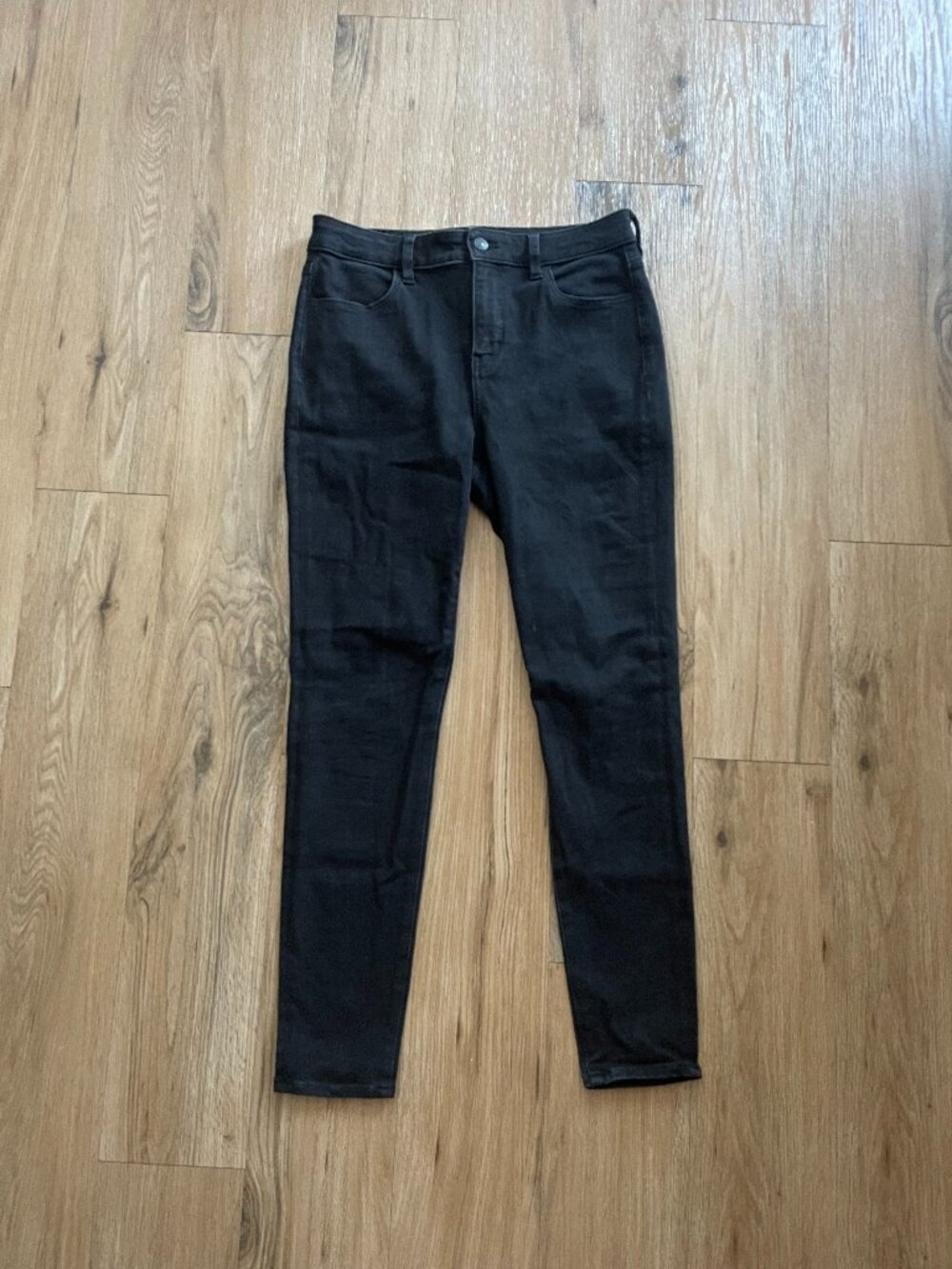 American Eagle High-Waisted Jegging in Black - Size 10